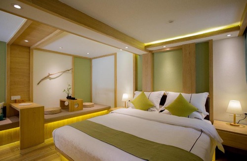 Dayan Old Town Hotel | Yuezhu Xuan Zen Boutique Resort Lijiang Ancient Town,Naxi courtyard Near Mu's Palace and Zhongyi Market and Sifang St,English Host and Travel Assistant,Free Airport Pickup for 3 nights and Luggage Service,Daily Western and Chinese Breakfast