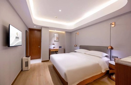 Middle Chaoyang Hotel | Yunli Hotel Ghost Street Sanlitun
