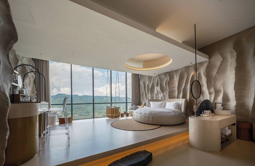 Anlong County Hotel | Z-Cliff Hotel