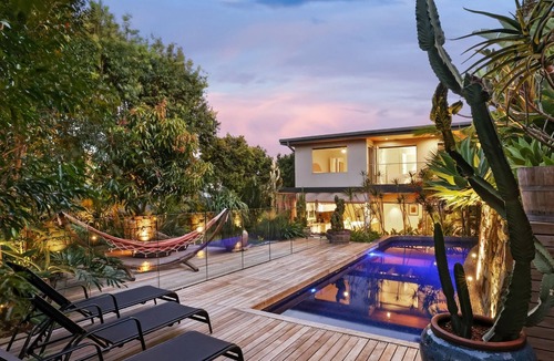 North Manly House | Zen Sanctuary Pet Friendly Executive Retreat in North Manly with Pool