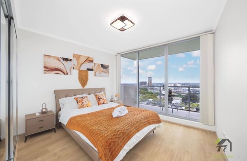 Zetland Apartment | Zetland 3BR/Walk to Train & Shops