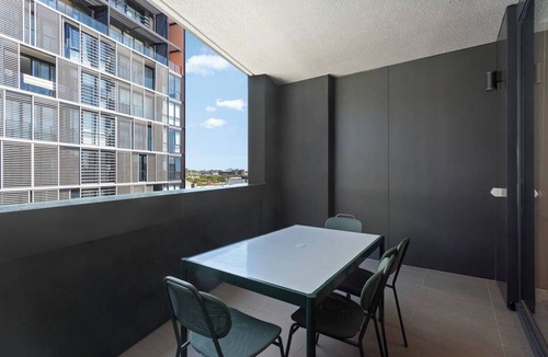 Zetland Apartment | Zetland Base Urban Comfort near Dining and Transport