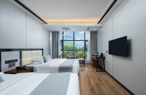 Wulingyuan Hotel | Zhangjiajie Boman Smart Hotel -10min to Forest Park East Gate & English Butler & Tour Tickets-The pool opens in the summer