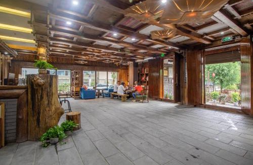 Wulingyuan Bed & Breakfast | Zhangjiajie Cloudscape Courtyard Hotel-Vegan Available, Chinese Retro Style,Tea Culture Experience, Free Breakfast ,Travel Guide& Book Tickets,Friendly Host,Orient esthetics