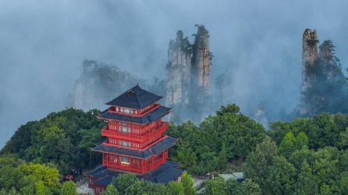 Yongding Hotel | Zhangjiajie Cloudscape Villa - New Hotel, Free Private Car Rides to South & East Gates of Zhangjiajie National Forest Park,Free Private Car Rides to & from Airport,Chinese-Western Breakfast, Coffee, Tea & Fruit, Free Laundry & Dryer, Ticket Guidan