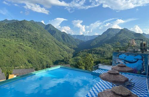 Wulingyuan Hotel | Zhangjiajie Fantasy Valley Resort Customized travel itineraries free shuttle service to the North and West Gates of the National Forest Park, and complimentary traditional ethnic costume try-on