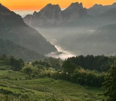 Chaqiyu House | Zhangjiajie Flowers Valley,Watching Sunrise Cloud Sea, enjoying an infinity pool, free Chinese and Western breakfast, and free shuttle service to the entrance of the National Forest Park