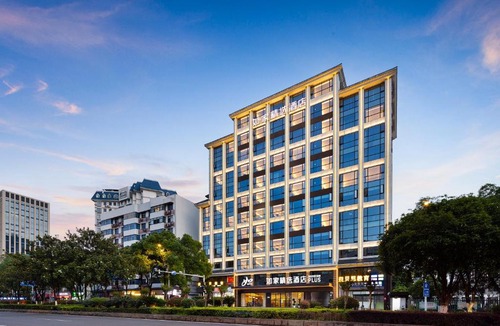 Yongding Hotel | Zhangjiajie Homeinn Plus Hotel-Free pick up service,Free Chinese-western Breakfast,Free Freah Coffee,Free Self-Service Laundry & Drying, Attraction Tickets Serivce in advance