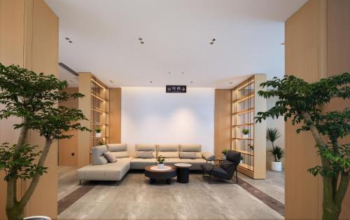 Wulingyuan Hotel | Zhangjiajie Huan Sha Ju Hotel一Newly opened in 2026 一robot service一coffee bar 一24 hour ice supply一free washing machine and dryer 一close to East Gate Ticket Office一Baofeng Lake一Huanglong Cave Scenic Area