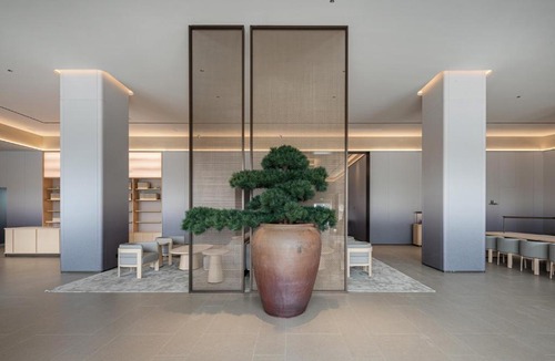 Yongding Hotel | Zhangjiajie JI Hotel- New hotel, Free pick up service, Free shuttle service for Tianmen Mount Cableway, Smart Hotel&Root Service,King Koil mattress, Free self-service laundry,Toursim Service&English Customer Service