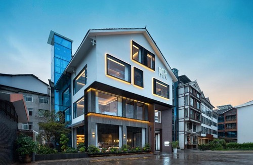 Wulingyuan Hotel | Zhangjiajie National Park RU Hotel-Free one way pick up service over 2 night,Free fresh coffee,Attraction Tickets Serivce in advance