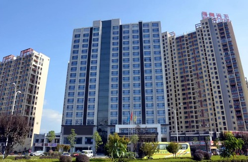 Yongding Hotel | Zhangjiajie Riverside Grand Hotel-River view nearby - River view nearby - English-speaking service -Free breakfast - 5-min drive to Tianmen Peaks Cable Car