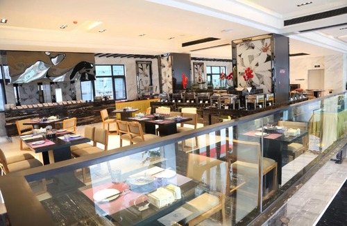 Yongding Hotel | Zhangjiajie Riverside Grand Hotel-River view nearby - River view nearby - English-speaking service -Free breakfast - 5-min drive to Tianmen Peaks Cable Car