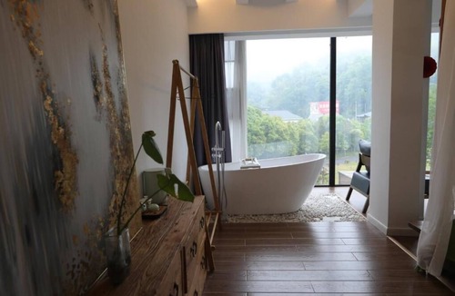 Chaqiyu Hotel | Zhangjiajie Southgate Flower Garden Lodge at the Park Entrance