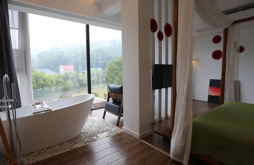 Chaqiyu Hotel | Zhangjiajie Southgate Flower Garden Lodge at the Park Entrance