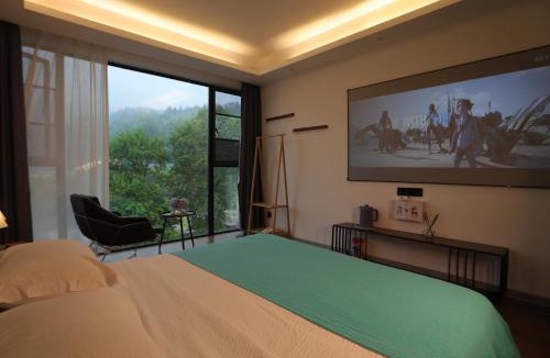 Chaqiyu Apartment | Zhangjiajie Southgate Flower Garden Lodge -5 Mins to Forest Park - Free Forest Park Shuttle - Travel Guide - Free Breakfast