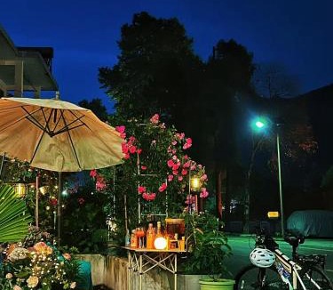 Chaqiyu Apartment | Zhangjiajie Southgate Flower Garden Lodge -5 Mins to Forest Park - Free Forest Park Shuttle - Travel Guide - Free Breakfast