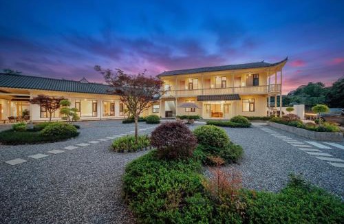Yongding House | Zhangjiajie The Brookside Hotel& Tianmen National Forest Park & Free pick up service