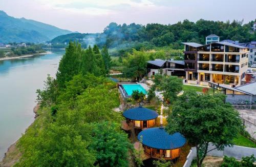 Yongding House | Zhangjiajie Tianmenshan YOLO RELIAN Mt and River Collection-Riverside hotel with sunrise,sunset views, ticket service for attractions, afternoon tea,coffee, and laundry service