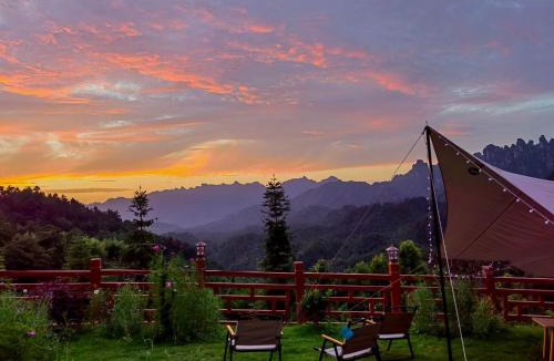 Wulingyuan House | Zhangjiajie TW Hotel, Free Pick-up & Breakfast & Free self-service laundry, In National Forest Park & Near Yangjiajie Cable Car