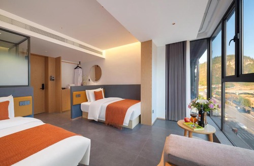 Wulingyuan Hotel | Zhangjiajie Utopia Hotel-New Hotel,English Speaking Host,Free Shuttle Service to East Gate of forest park,Free Fresh Coffee&Tea,Free Self-Service Laundry & Drying, Super-Large Swimming Pool,Tourism Service, Family and Group-friendly