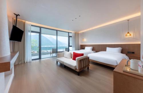 Zhangjiajie Hotel | Zhangjiajie Valley Secret Resort