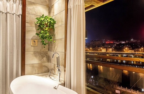 Yongding Hotel | Zhangjiajie Waterfront Huajian Inn