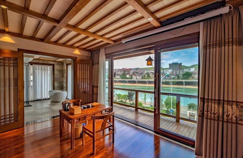 Yongding Hotel | Zhangjiajie Waterfront Huajian Inn & Tianmen shan National Forest Park & Free pick-up & Breakfast,Coffee,Tea