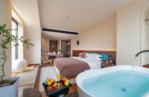 Wulingyuan Hotel | Zhangjiajie Yu Realm Hotel - Ancient Charm - Modern Luxury - Your Perfect Journey - A single pick-up or drop-off