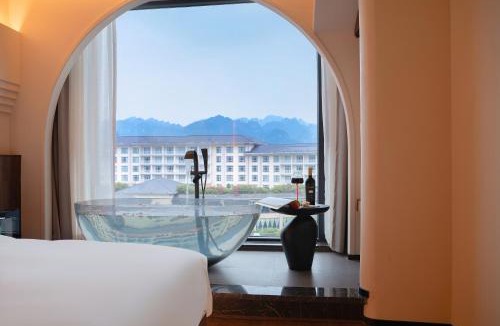 Wulingyuan Hotel | Zhangjiajie Yu Realm Hotel - Ancient Charm - Modern Luxury - Your Perfect Journey - A single pick-up or drop-off