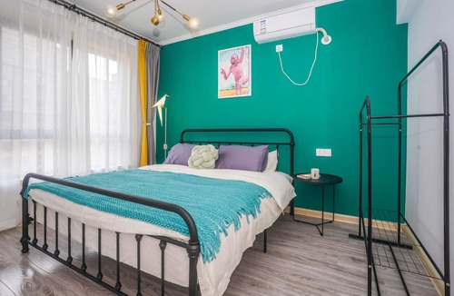 Zhongyuan District Apartment | Zhengzhou Gaoxin·Zhengzhou University Subway Station· Locals Apartment 00163300