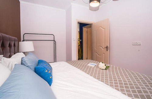 Zhongyuan District Apartment | Zhengzhou Gaoxin·Zhengzhou University Subway Station· Locals Apartment 00163300