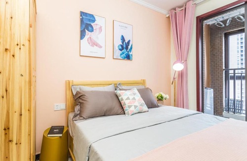 Zhongyuan District Apartment | Zhengzhou Gaoxin·Zhengzhou University Subway Station· Locals Apartment 00161000