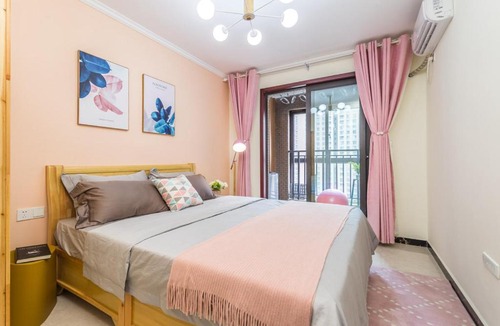 Zhongyuan District Apartment | Zhengzhou Gaoxin·Zhengzhou University Subway Station· Locals Apartment 00161000