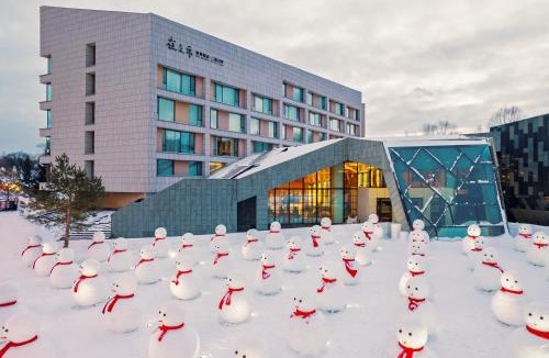 Changbai Mountain North Slope Hotel | Zhi Resort - Riverside