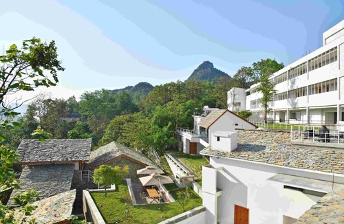Guanling Buyei and Miao Autonomous County Hotel | Zhiye Resort Hotel