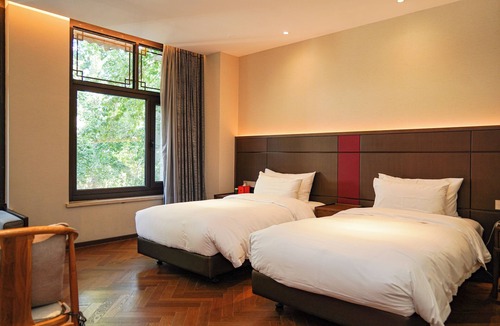 Lixia District Hotel | Ziyue Minghu Hotel