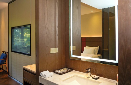 Lixia District Hotel | Ziyue Minghu Hotel
