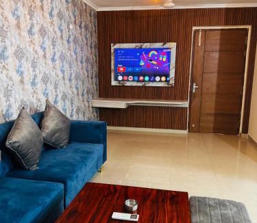 Mohangarh Apartment | ZOOMSTAY, Gomti Nagar Extension, Near Palassio Mall & Ekana Stadium, Lucknow
