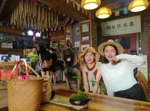 张家界集结号公馆 Zhangjiajie Jijiehao Inn Avator Mountin-National Park-East Gate, Meeting Friends-Common Area-Poor teble-COFFEE-BEER-Laundry-Party, FREE Breakfast, Book tickets in advance, Chinese Calligraphy&Tea&Kung Fu Course