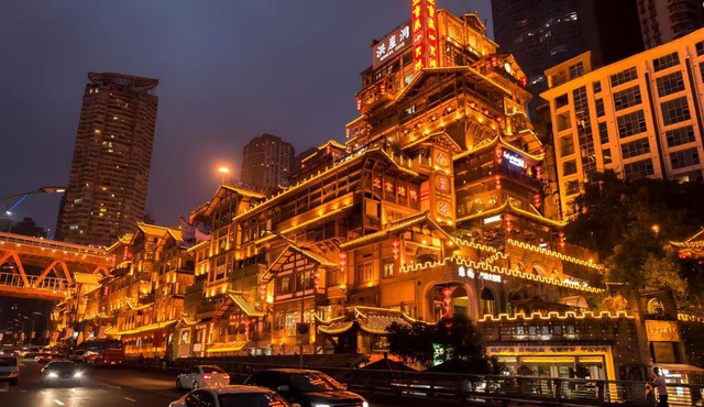 行至云铂江景酒店
