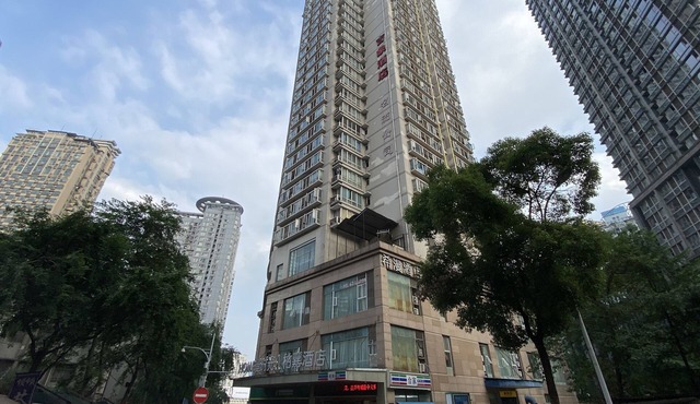 重庆山川民宿/解放碑中心/洪崖洞/十八梯/山城巷/长江索道/较场口双地铁站/楼下美食街/密码自助入住