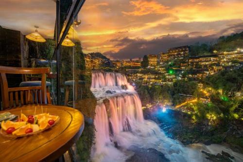 12C·Waterfall Stay（Furong Town Main Waterfall）