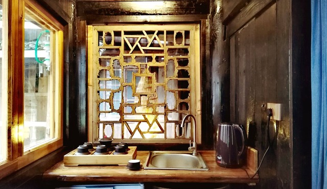 150-year-old Authentic family friendly ethnic Dong Village Wood House