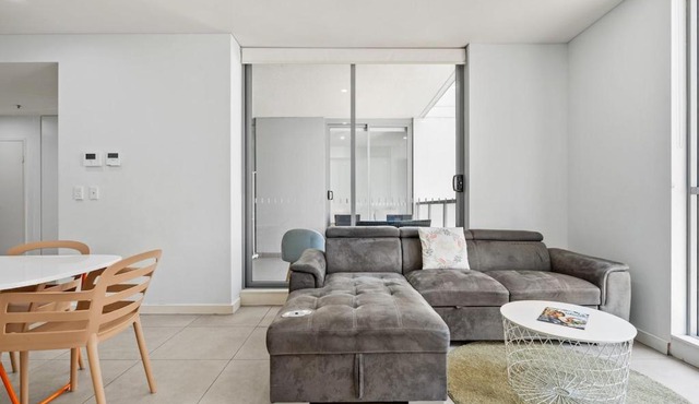 16M Stylish 2 Bedroom Abnb Apt in Mascot, 2 Free Parking