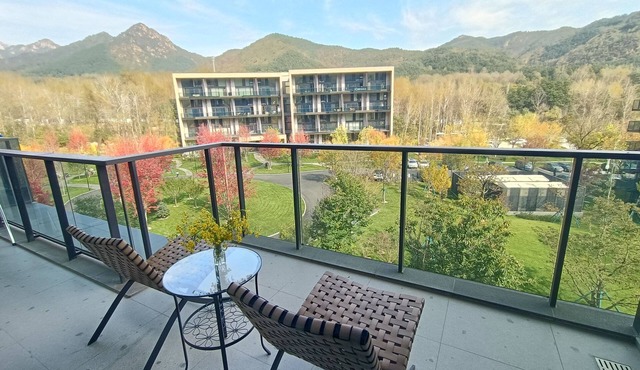 2-Bedroom Loft - Onsen, creek, playground (2-hour drive from Beijing)