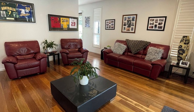 2 Private Bedrooms, Private bathroom, Free parking, Aquatics, Westfield.