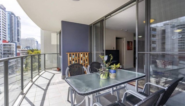 24 Amazing Adelaide Tce 2BR 2BA Location