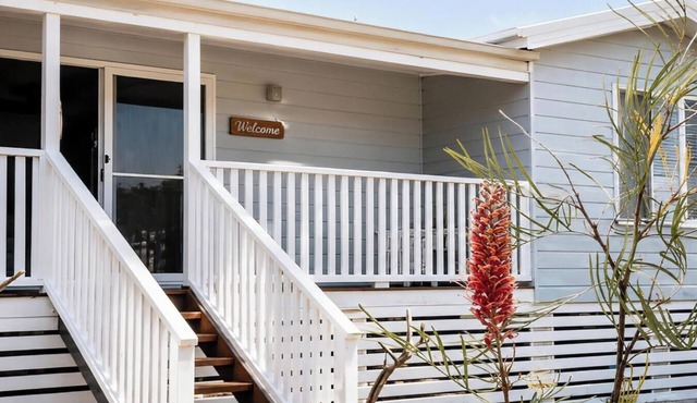 2B at Swansea - cosy cottage, outdoor pet friendly