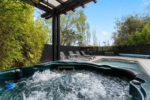 2BR plus Studio Pool & Spa Sleeps 8